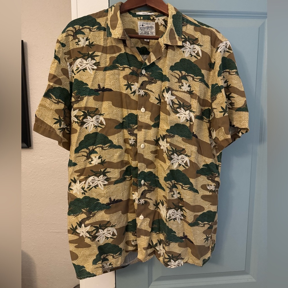 Lucky Brand 
XL
Slim Fit
Short Sleeve